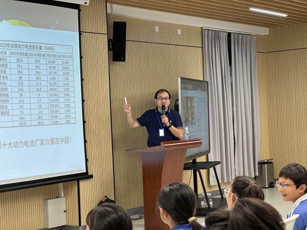 2025龍華區(qū)科協(xié)委員進(jìn)校園第十四場(chǎng)走進(jìn)龍華第二小學(xué)—錢(qián)超《電池的歷史》